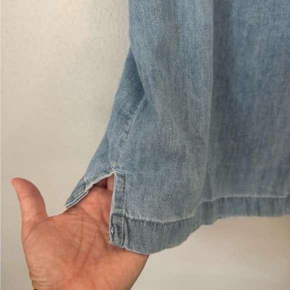 CLOSET CLEANOUT: GAP Women’s Denim Chambray V-Neck Button-Front Shirt - Size L - Picture 6 of 8